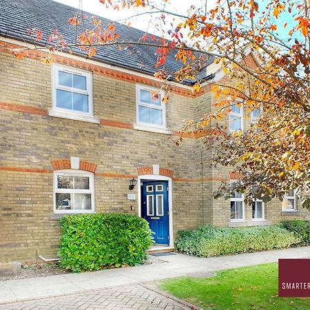 Knaphill - 2 Bedroom House - With Parking Brookwood Exterior foto