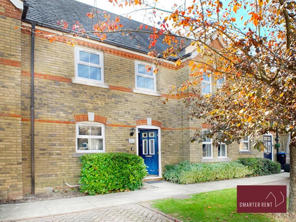 Knaphill - 2 Bedroom House - With Parking Brookwood Exterior foto